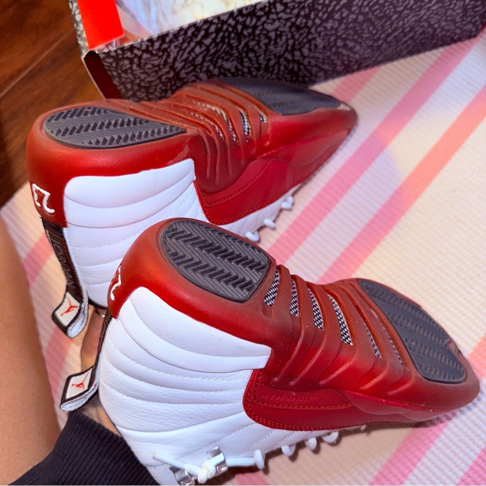 Jordan 12 Retro Mid Cherry - Picture 6 of 10